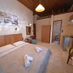 Naftilos 招待所 卡拉内拉