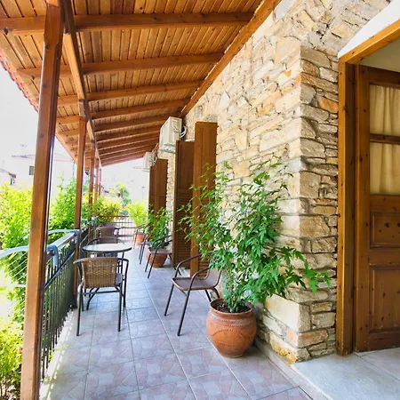 Naftilos Guest House 2*