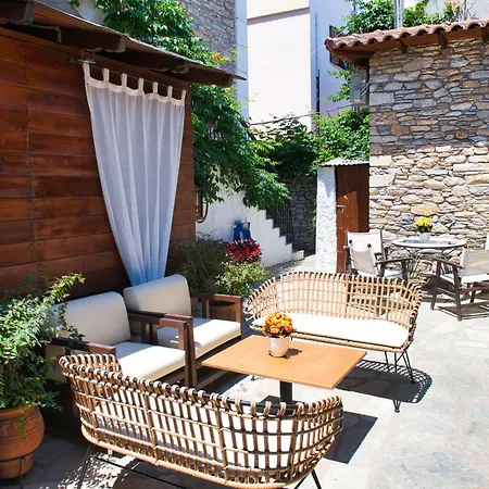 Guest house Naftilos Guest House 2*