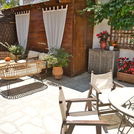 Naftilos Guest House