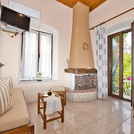 招待所 Naftilos 3*