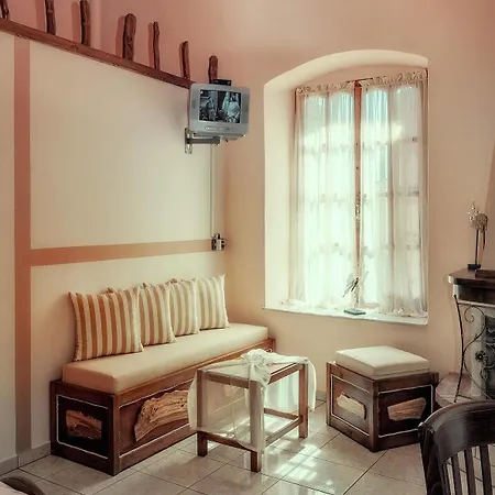 Naftilos Guest House 2*