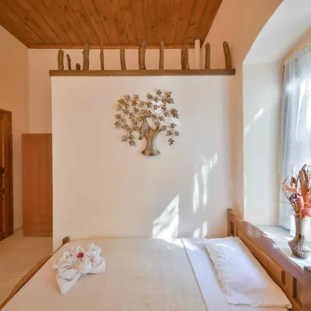 Naftilos Guest House Гостевой дом 2*