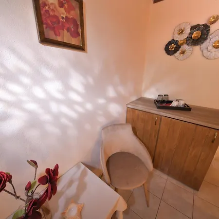 بيت ضيافة Naftilos 3*