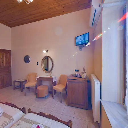 Naftilos Guest House 2*