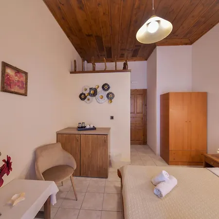 Naftilos Affittacamere 3*